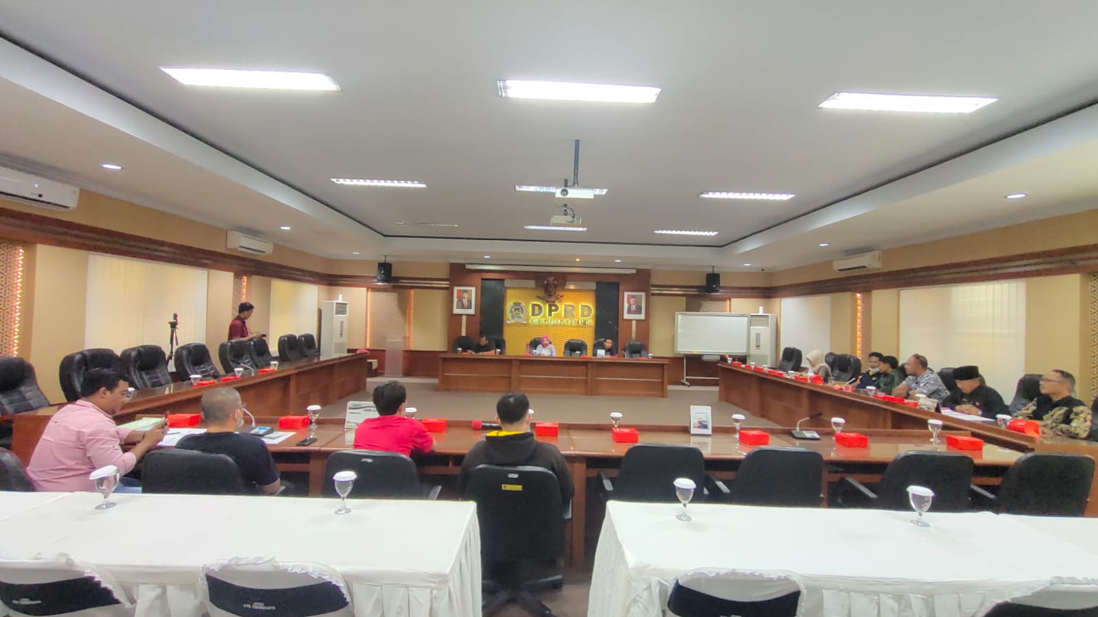Kamis (28/07/2022) Rapat Audiensi Permasalahan Perumahan bersama Warga Perum Pesona Jati Indah dan Anggota DPRD Komisi III Kab. Purwakarta