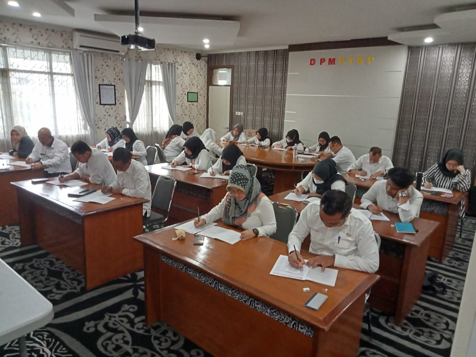 Selasa, (30/05/2023) Pegawai DPMPTSP mengikuti Test TOEFL PBT TRIAD EC bertempat di Aula DPMPTSP Purwakarta