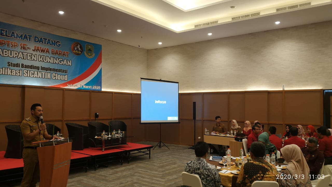 Studi Banding Implementasi Aplikasi SICANTIK Cloud DPMPTSP se-Jawa Barat